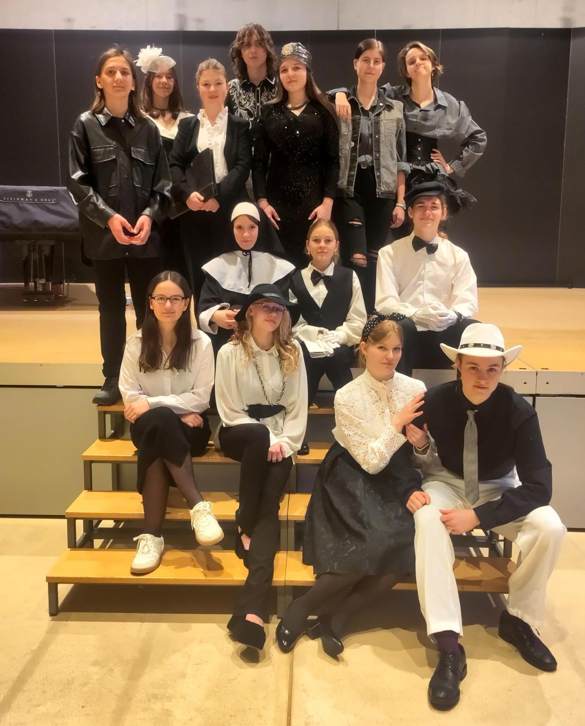 Theaterensemble indisches Tuch